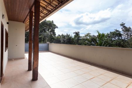 Casa de condomínio à venda com 390m², 3 quartos e 2 vagas Casa de condomínio à venda com 390m², 3 quartos e 2 vagasVaranda