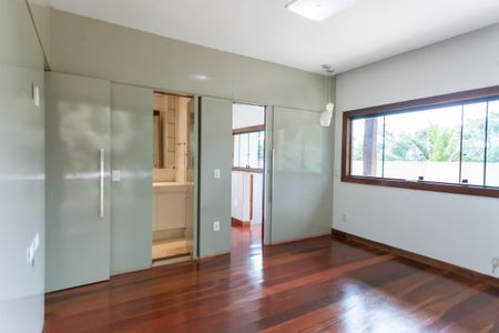 Casa de condomínio à venda com 390m², 3 quartos e 2 vagas Casa de condomínio à venda com 390m², 3 quartos e 2 vagasSuíte