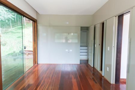 Casa de condomínio à venda com 390m², 3 quartos e 2 vagas Casa de condomínio à venda com 390m², 3 quartos e 2 vagasSuíte