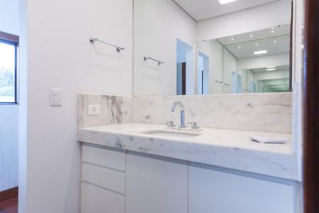 Casa de condomínio à venda com 390m², 3 quartos e 2 vagas Casa de condomínio à venda com 390m², 3 quartos e 2 vagasBanheiro Social