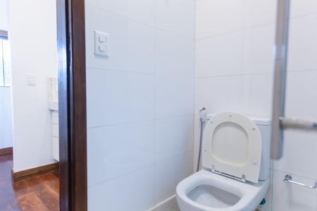 Casa de condomínio à venda com 390m², 3 quartos e 2 vagas Casa de condomínio à venda com 390m², 3 quartos e 2 vagasBanheiro Social