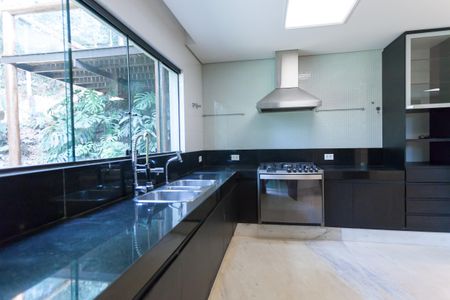 Casa de condomínio à venda com 390m², 3 quartos e 2 vagas Casa de condomínio à venda com 390m², 3 quartos e 2 vagasCozinha