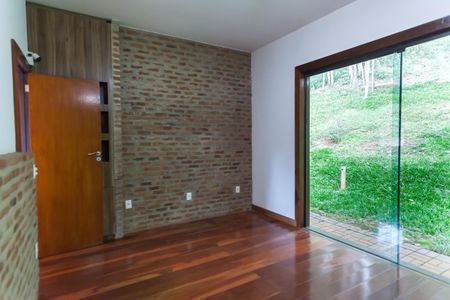 Casa de condomínio à venda com 390m², 3 quartos e 2 vagas Casa de condomínio à venda com 390m², 3 quartos e 2 vagasQuarto 2