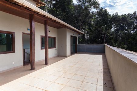 Casa de condomínio à venda com 390m², 3 quartos e 2 vagas Casa de condomínio à venda com 390m², 3 quartos e 2 vagasVaranda