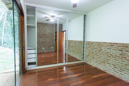 Casa de condomínio à venda com 390m², 3 quartos e 2 vagas Casa de condomínio à venda com 390m², 3 quartos e 2 vagasQuarto 2