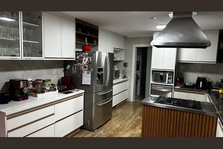Casa de condomínio à venda com 520m², 6 quartos e 5 vagas Casa de condomínio à venda com 520m², 6 quartos e 5 vagasCozinha