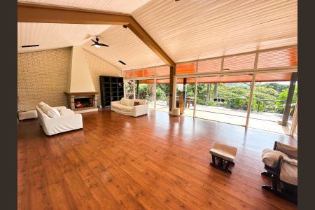 Casa de condomínio à venda com 520m², 6 quartos e 5 vagas Casa de condomínio à venda com 520m², 6 quartos e 5 vagasSala