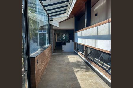 Casa de condomínio à venda com 520m², 6 quartos e 5 vagas Casa de condomínio à venda com 520m², 6 quartos e 5 vagasÁrea Externa