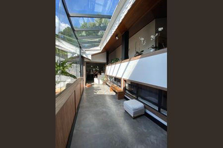 Casa de condomínio à venda com 520m², 6 quartos e 5 vagas Casa de condomínio à venda com 520m², 6 quartos e 5 vagasÁrea Externa