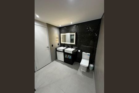 Casa de condomínio à venda com 520m², 6 quartos e 5 vagas Casa de condomínio à venda com 520m², 6 quartos e 5 vagasBanheiro