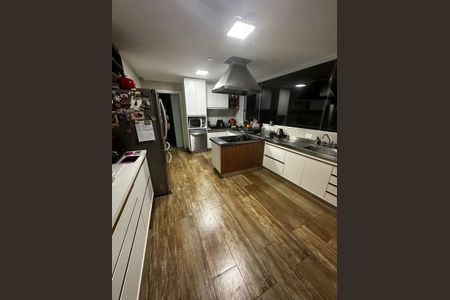 Casa de condomínio à venda com 520m², 6 quartos e 5 vagas Casa de condomínio à venda com 520m², 6 quartos e 5 vagasCozinha