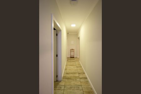 Casa de condomínio à venda com 257m², 4 quartos e 2 vagas Casa de condomínio à venda com 257m², 4 quartos e 2 vagasCorredor