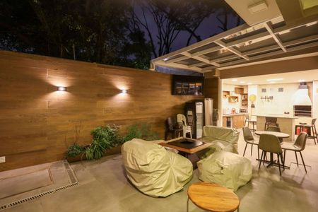 Casa de condomínio à venda com 257m², 4 quartos e 2 vagas Casa de condomínio à venda com 257m², 4 quartos e 2 vagasQuintal - Piscina