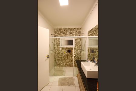 Casa de condomínio à venda com 257m², 4 quartos e 2 vagas Casa de condomínio à venda com 257m², 4 quartos e 2 vagasBanheiro da Suíte 1