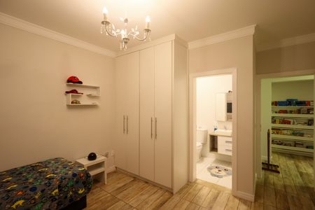 Casa de condomínio à venda com 257m², 4 quartos e 2 vagas Casa de condomínio à venda com 257m², 4 quartos e 2 vagasQuarto Suíte 2