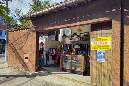 Casa à venda com 100m², 4 quartos e 1 vaga Casa à venda com 100m², 4 quartos e 1 vagaFachada