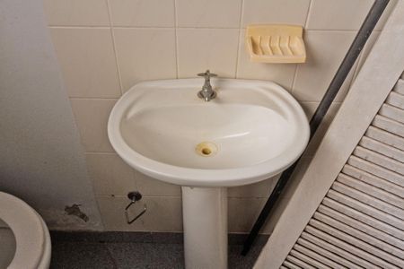 Casa para alugar com 80m², 2 quartos e sem vagaEdícula - banheiro