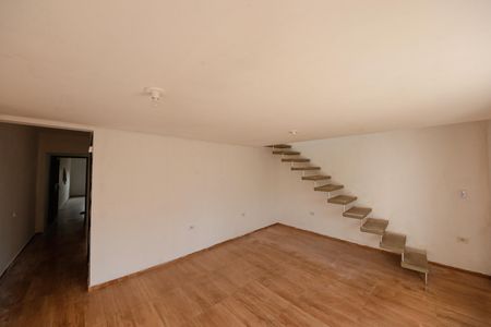 Casa para alugar com 130m², 3 quartos e 3 vagas Casa para alugar com 130m², 3 quartos e 3 vagasSala