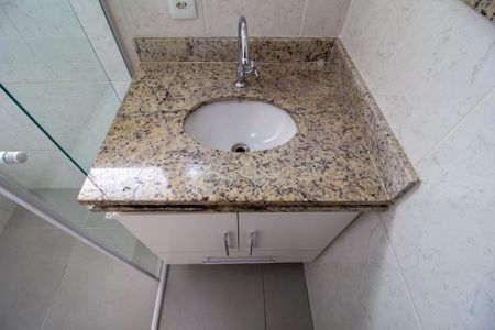 Casa de condomínio para alugar com 110m², 3 quartos e 2 vagasBanheiro