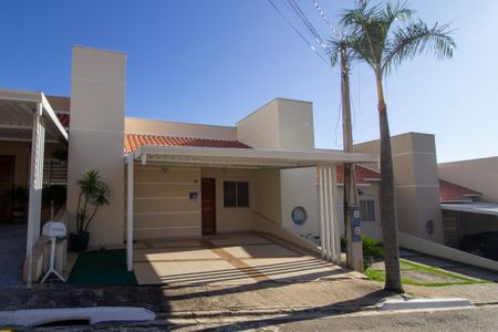 Casa de condomínio para alugar com 110m², 3 quartos e 2 vagasFachada