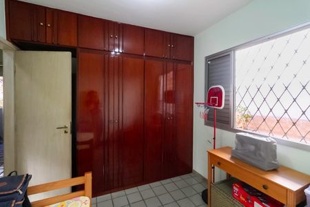 Casa à venda com 287m², 4 quartos e 2 vagas Casa à venda com 287m², 4 quartos e 2 vagasQuarto 1