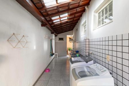 Casa à venda com 287m², 4 quartos e 2 vagas Casa à venda com 287m², 4 quartos e 2 vagasÁrea de serviço
