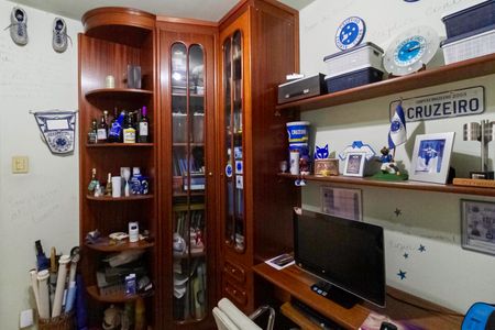 Casa à venda com 287m², 4 quartos e 2 vagas Casa à venda com 287m², 4 quartos e 2 vagasEscritório