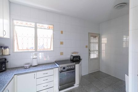 Casa à venda com 287m², 4 quartos e 2 vagas Casa à venda com 287m², 4 quartos e 2 vagasCozinha