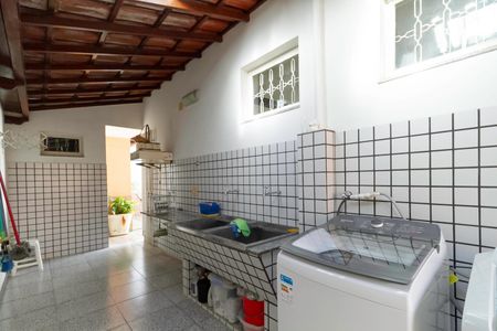 Casa à venda com 287m², 4 quartos e 2 vagas Casa à venda com 287m², 4 quartos e 2 vagasÁrea de serviço