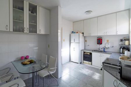 Casa à venda com 287m², 4 quartos e 2 vagas Casa à venda com 287m², 4 quartos e 2 vagasCozinha