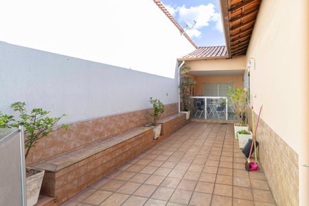 Casa à venda com 287m², 4 quartos e 2 vagas Casa à venda com 287m², 4 quartos e 2 vagasQuintal