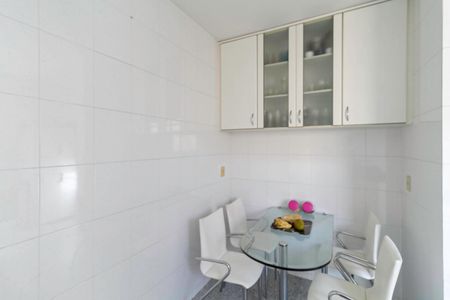 Casa à venda com 287m², 4 quartos e 2 vagas Casa à venda com 287m², 4 quartos e 2 vagasCozinha