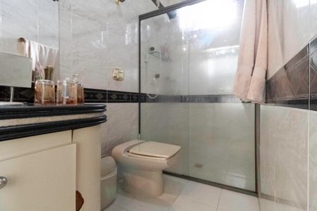 Casa à venda com 287m², 4 quartos e 2 vagas Casa à venda com 287m², 4 quartos e 2 vagasBanheiro da suíte