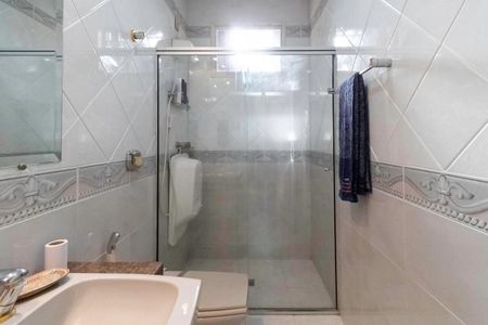 Casa à venda com 287m², 4 quartos e 2 vagas Casa à venda com 287m², 4 quartos e 2 vagasBanheiro social