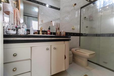 Casa à venda com 287m², 4 quartos e 2 vagas Casa à venda com 287m², 4 quartos e 2 vagasBanheiro da suíte