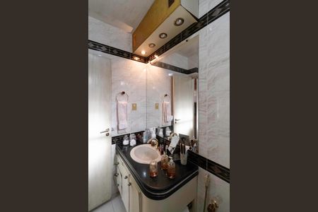 Casa à venda com 287m², 4 quartos e 2 vagas Casa à venda com 287m², 4 quartos e 2 vagasBanheiro da suíte