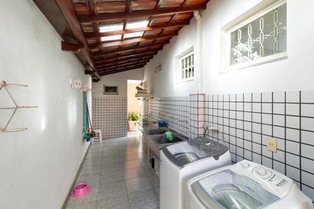 Casa à venda com 287m², 4 quartos e 2 vagas Casa à venda com 287m², 4 quartos e 2 vagasÁrea de serviço