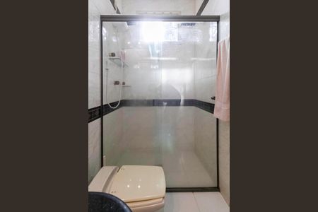 Casa à venda com 287m², 4 quartos e 2 vagas Casa à venda com 287m², 4 quartos e 2 vagasBanheiro da suíte