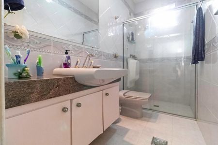 Casa à venda com 287m², 4 quartos e 2 vagas Casa à venda com 287m², 4 quartos e 2 vagasBanheiro social