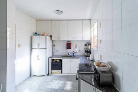 Casa à venda com 287m², 4 quartos e 2 vagas Casa à venda com 287m², 4 quartos e 2 vagasCozinha