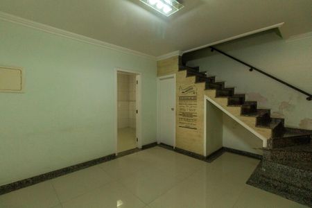 Casa à venda com 68m², 2 quartos e 2 vagasSala