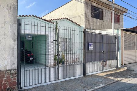 Casa à venda com 102m², 3 quartos e 2 vagasFachada + plaquinha