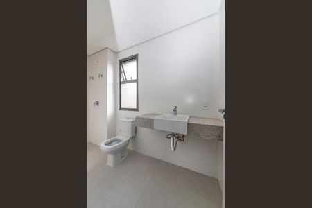 Apartamento à venda com 139m², 4 quartos e 3 vagas Apartamento à venda com 139m², 4 quartos e 3 vagasBanheiro da Suíte 1