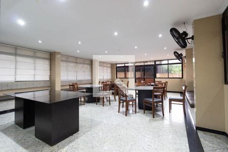 Apartamento à venda com 130m², 3 quartos e 1 vaga Apartamento à venda com 130m², 3 quartos e 1 vagaÁrea comum - Salão de festas