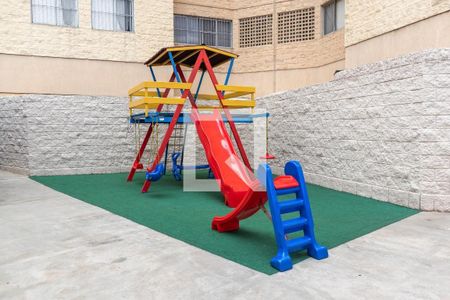 Apartamento à venda com 130m², 3 quartos e 1 vaga Apartamento à venda com 130m², 3 quartos e 1 vagaÁrea Comum - Playground