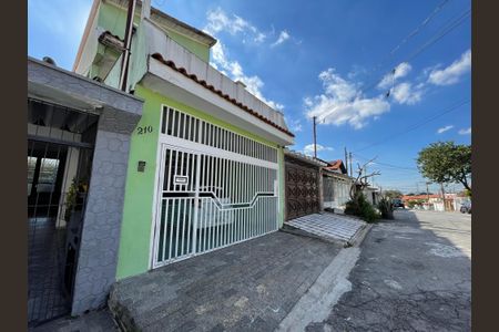 Casa à venda com 204m², 3 quartos e 2 vagasFachada