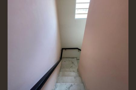 Casa à venda com 204m², 3 quartos e 2 vagasEscada