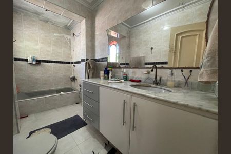 Casa à venda com 204m², 3 quartos e 2 vagasBanheiro Suíte 1