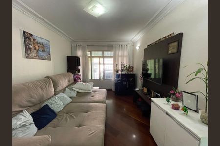 Casa à venda com 204m², 3 quartos e 2 vagasSala