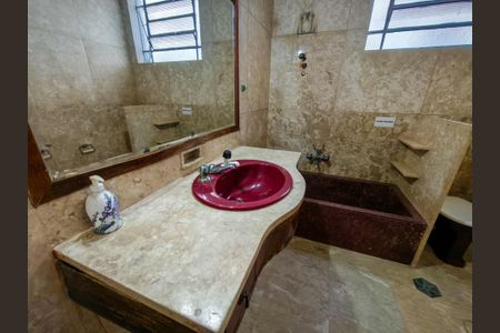 Casa para alugar com 506m², 10 quartos e 4 vagasBanheiro 2